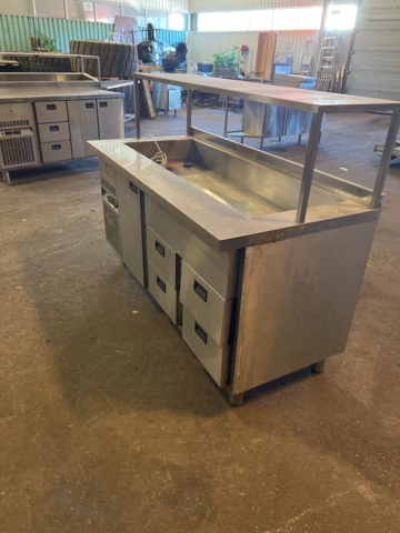 897201-2 Cooling bench with cooling well and relief shelf
