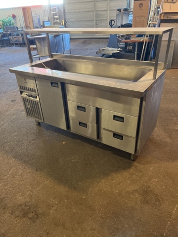 897201-3 Cooling bench with cooling well and relief shelf