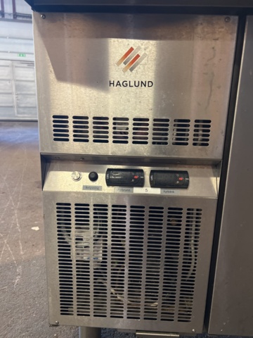 897201-5 Cooling bench with cooling well and relief shelf