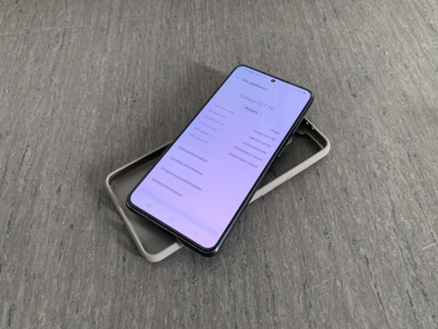 1010911-2 Mobile phone Samsung Galaxy S21 5G Dual SIM 256GB with BT speaker Audio Pro P5