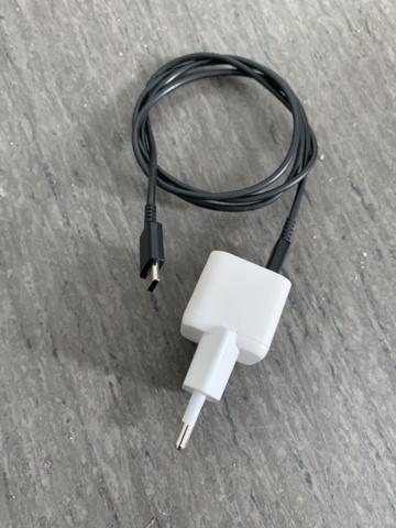 1010911-7 Mobile phone Samsung Galaxy S21 5G Dual SIM 256GB with BT speaker Audio Pro P5