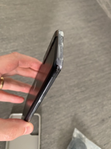 1010911-11 Mobile phone Samsung Galaxy S21 5G Dual SIM 256GB with BT speaker Audio Pro P5