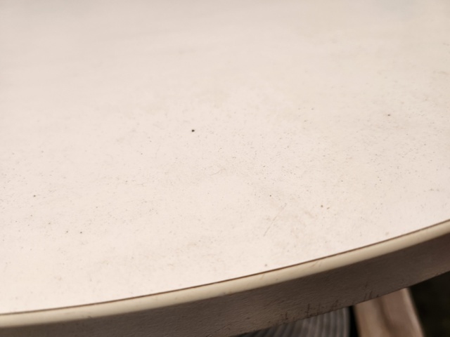 1011445-4 •Round table 90 cm white with pillar base