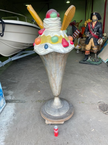 1012215-2 Large ice cream cone