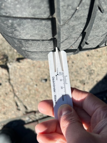 958412-12 BMW 530d Sedan - 2008