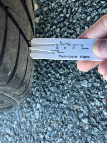 958412-14 BMW 530d Sedan - 2008