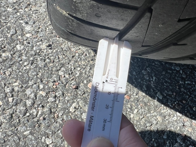 958412-15 BMW 530d Sedan - 2008