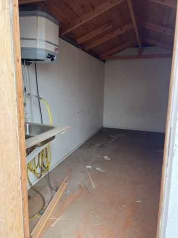 1001292-4 Kiosk with happiness and sink