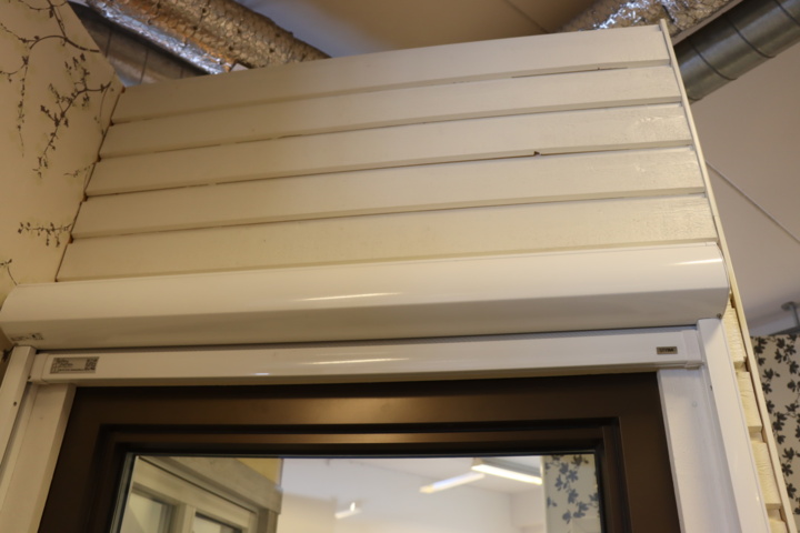 931003-3 Dreh Kipp Window 10x13 with electric awning