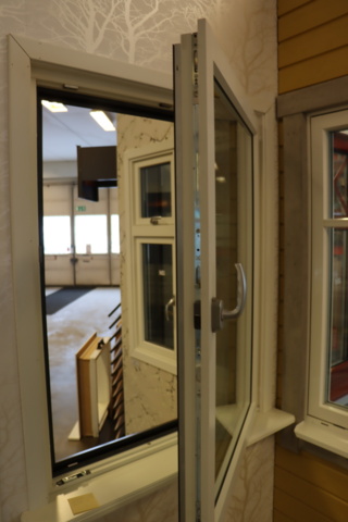 931003-9 Dreh Kipp Window 10x13 with electric awning