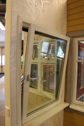 931003-10 Dreh Kipp Window 10x13 with electric awning