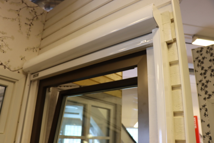 931003-11 Dreh Kipp Window 10x13 with electric awning