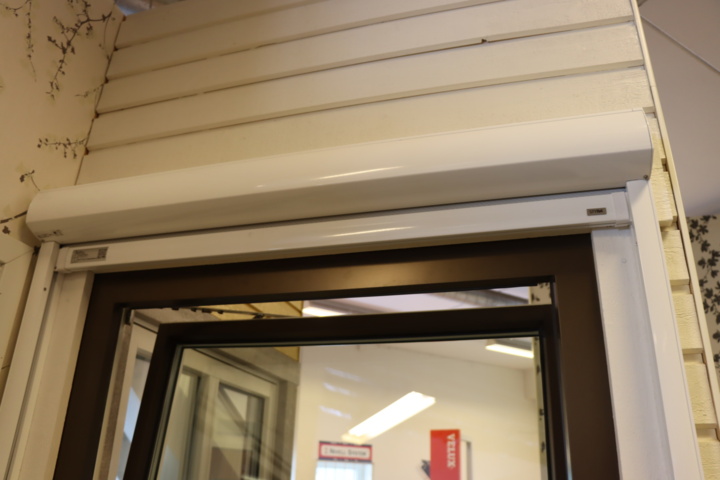 931003-13 Dreh Kipp Window 10x13 with electric awning