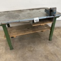 1002902-1 Workbench with sheet metal and vise