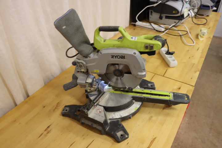 931073-2 Miter saw Ryobi EMS216L