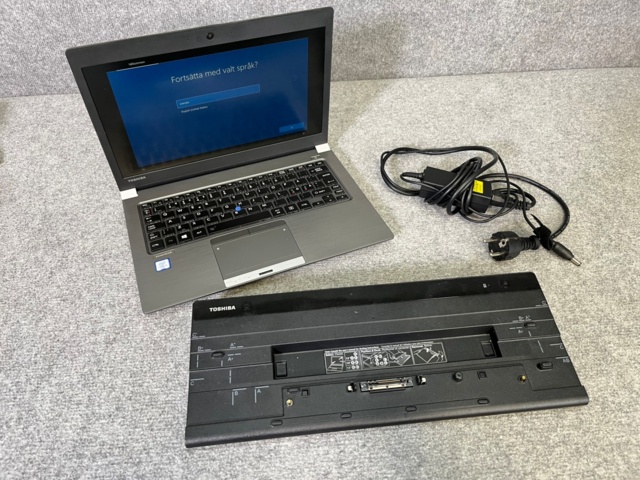869091-1 Laptop & docking station, Toshiba