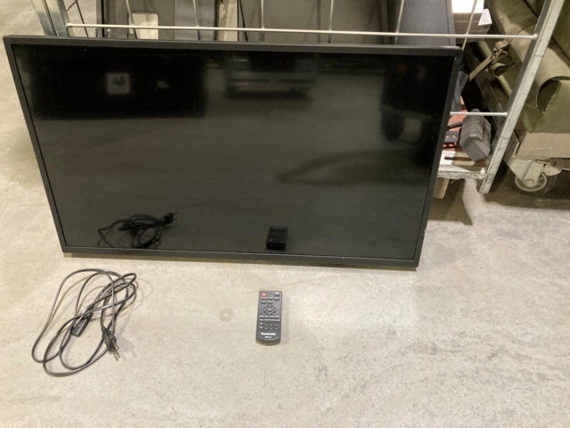 1013416-1 Panasonic TH-32EF1E 32" näyttö - Ei pohjahintaa