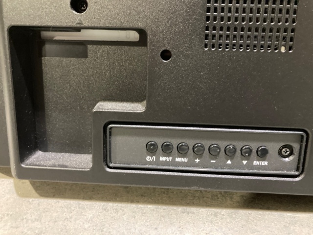 1013416-3 Panasonic TH-32EF1E 32" näyttö - Ei pohjahintaa