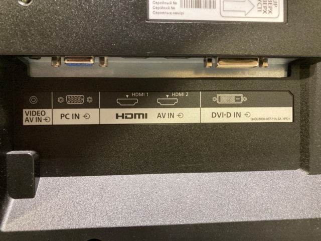 1013416-6 Panasonic TH-32EF1E 32" näyttö - Ei pohjahintaa