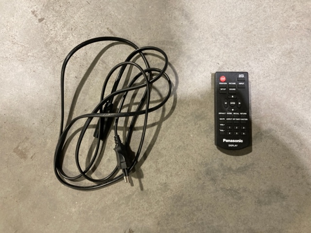 1013416-9 Panasonic TH-32EF1E 32" näyttö - Ei pohjahintaa