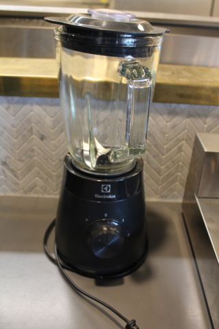 1004065-8 3 restaurant machines