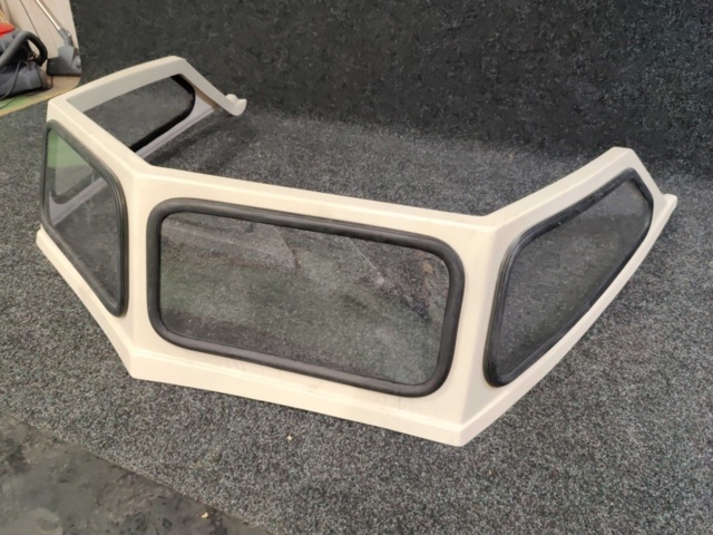 1013729-2 Boat windshield