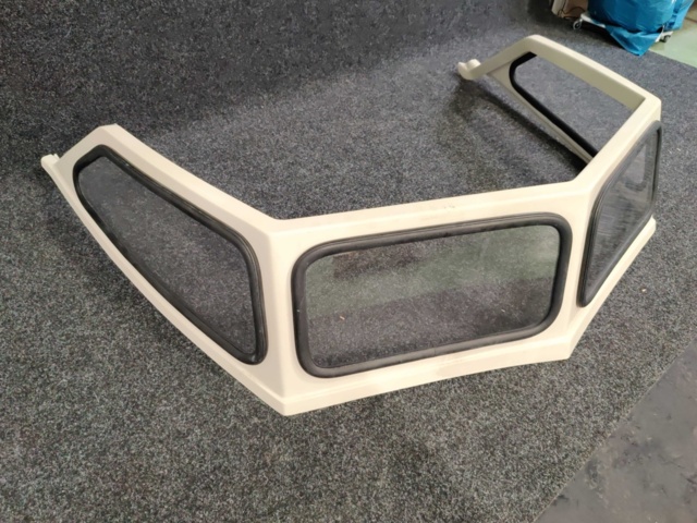 1013729-3 Boat windshield