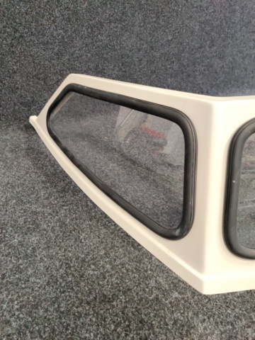 1013729-4 Boat windshield