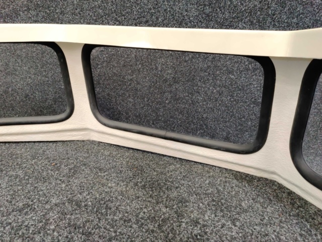 1013729-6 Boat windshield