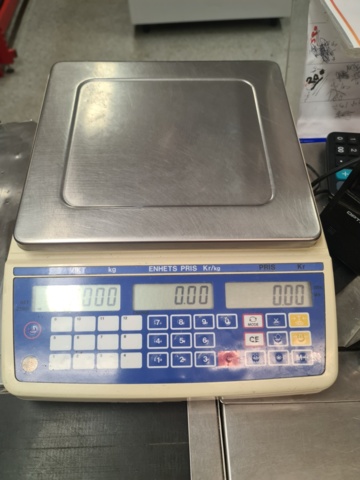 1013987-1 Digital scale, scanner, shopping baskets