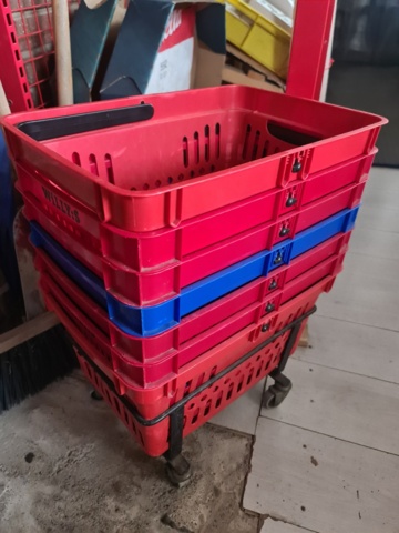 1013987-6 Digital scale, scanner, shopping baskets