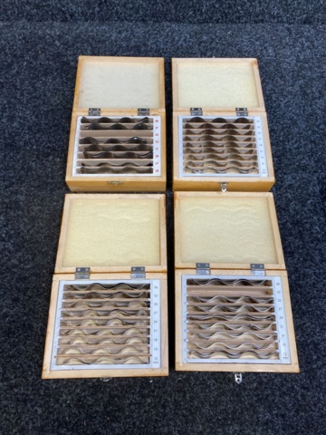 1012103-1 Wave-shaped parallel pieces