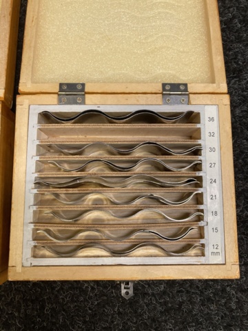 1012103-5 Wave-shaped parallel pieces