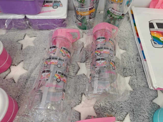 929070-4 Volkswagen - Boxes & Bottles