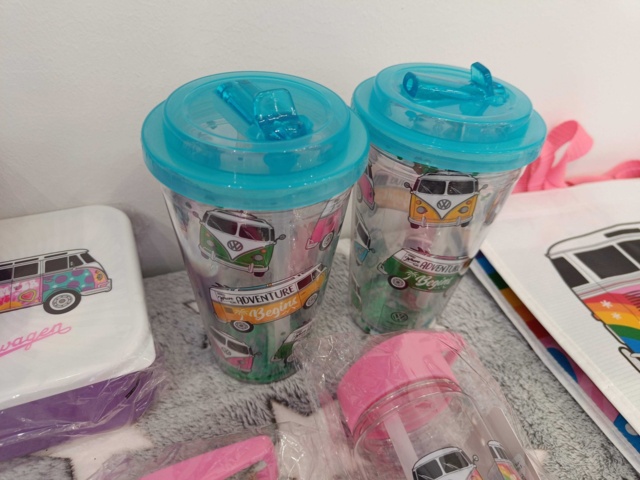 929070-10 Volkswagen - Boxes & Bottles