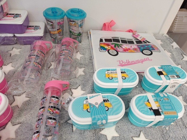 929070-12 Volkswagen - Boxes & Bottles