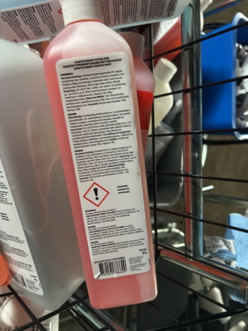 985352-4 Cleaning equipment 2 trolleys