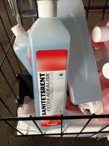 985352-5 Cleaning equipment 2 trolleys