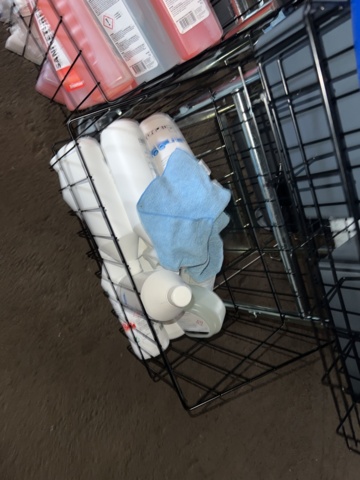 985352-6 Cleaning equipment 2 trolleys