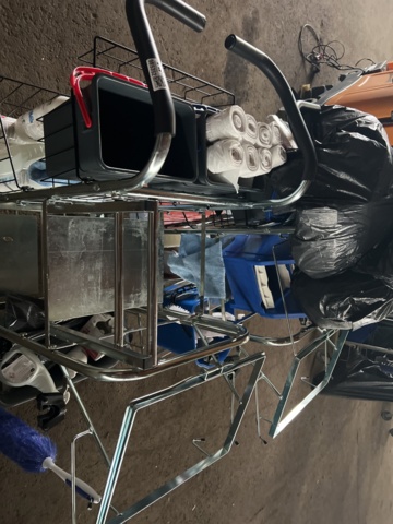 985352-7 Cleaning equipment 2 trolleys