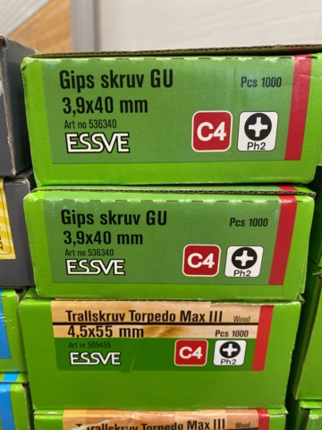 1014203-9 Pallet with banded screw