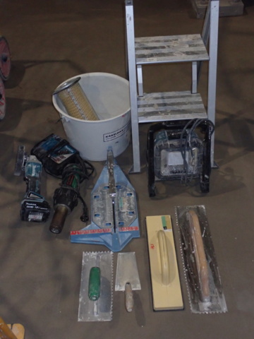 1012361-1 Various tools for tiling