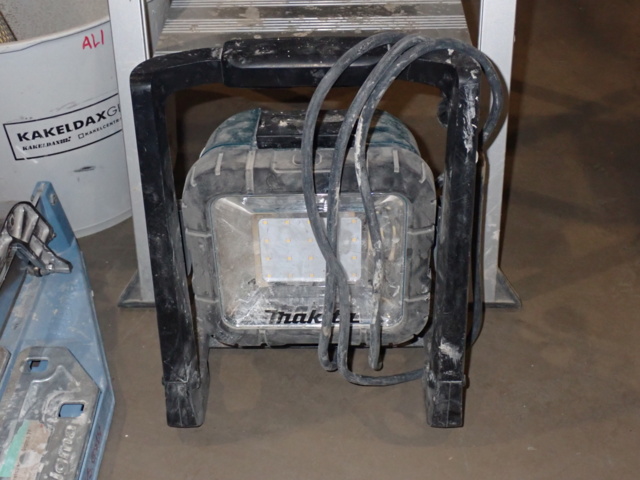 1012361-3 Various tools for tiling