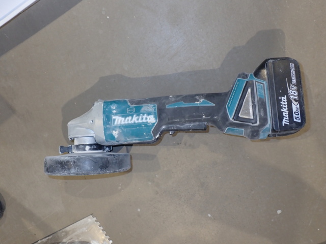 1012361-8 Various tools for tiling