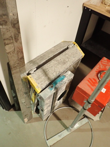 1012419-3 Tool box, cable and ladder