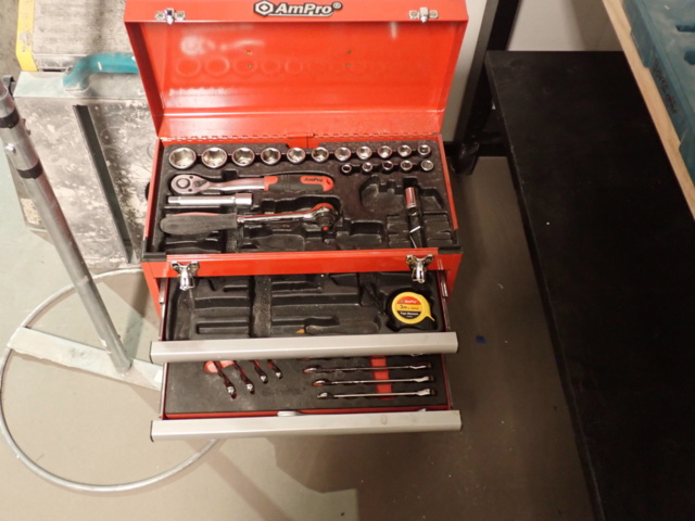 1012419-8 Tool box, cable and ladder