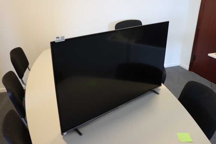 931020-2 Voxicon 4K Smart TV 43 inches