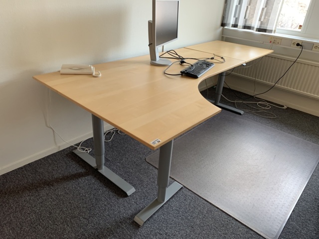 992584-2 Office furniture electric raise/lower desk, bookshelves, computer screen