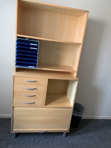 992584-5 Office furniture electric raise/lower desk, bookshelves, computer screen