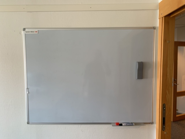 992585-8 Office furniture: Electric raise/lower desk, bookshelf, computer monitor, whiteboard